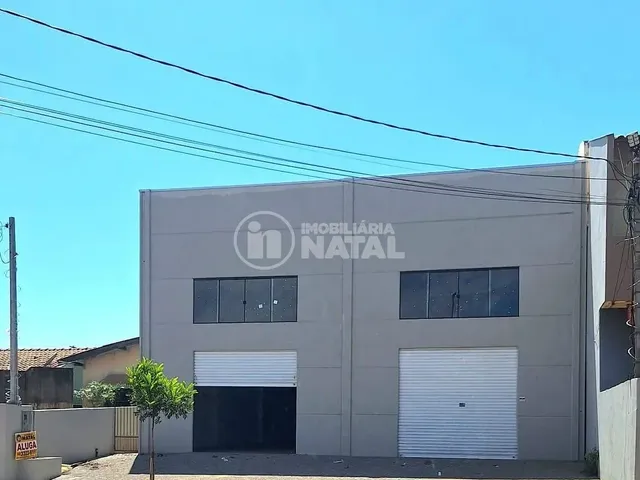 Galpão com 220m², para alugar, no bairro Centro em Londrina