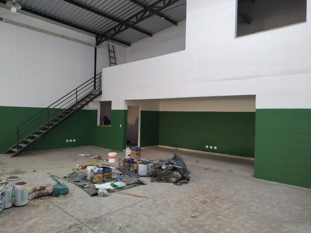 Foto do Galpão / Barracão - Ótimo Galpão com mezanino, cozinha e banheiros à venda no bairro Sevilha (1 Seção) em Ribeirão das Neves. | REALLE SOLUÇÕES IMOBILIÁRIAS INTEGRADAS