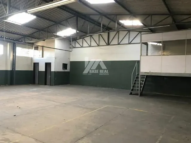Galpão / Barracão com 364m², à venda, no bairro Dos Estados em Guarapuava