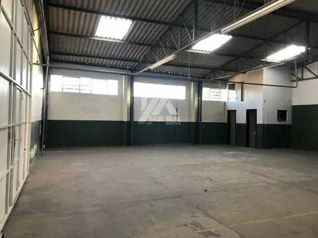 Galpão / Barracão com 364m², à venda, no bairro Dos Estados em Guarapuava