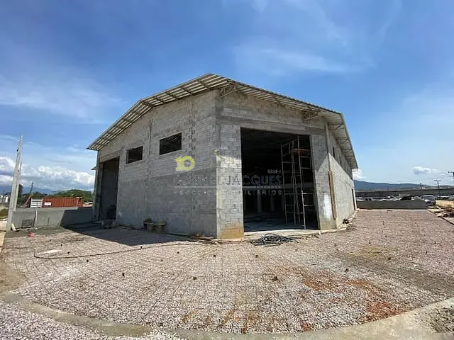Galpão / Barracão com 789m², à venda ou para alugar, no bairro Brejarú em Palhoça