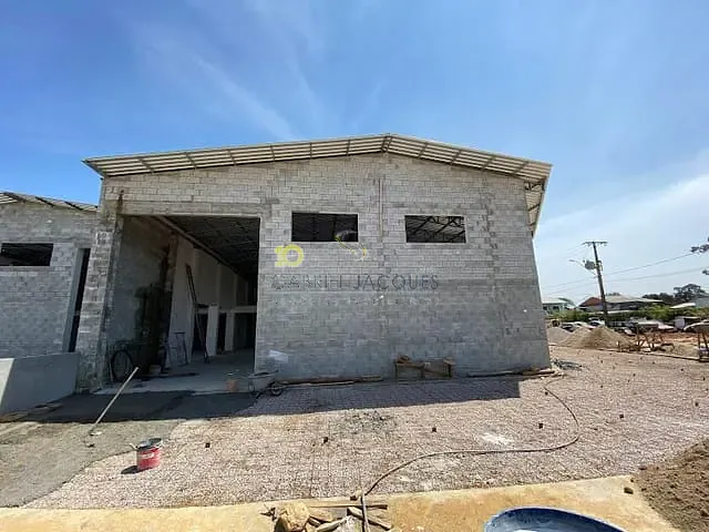 Galpão / Barracão com 789m², à venda ou para alugar, no bairro Brejarú em Palhoça