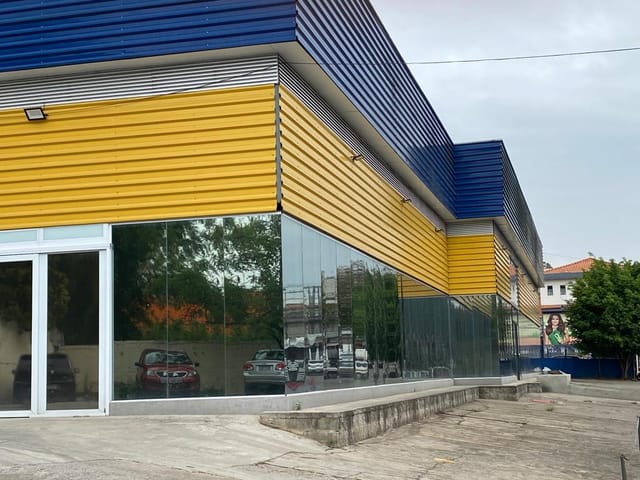 Foto do Galpão / Barracão - GALPÃO P/ LOCAÇÃO COMERCIAL, COM 10.850 M², SENDO 5.500M² DE ÁREA CONSTRUÍDA, COM 1.000M² DE MEZANINO. PARTE DO PISO TÉRREO SUPORTA ATÉ 4 TON. | Lares e Andares Imóveis