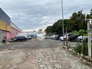 Foto do Galpão / Barracão-GALPÃO P/ LOCAÇÃO COMERCIAL, COM 10.850 M², SENDO 5.500M² DE ÁREA CONSTRUÍDA, COM 1.000M² DE MEZANINO. PARTE DO PISO TÉRREO SUPORTA ATÉ 4 TON.