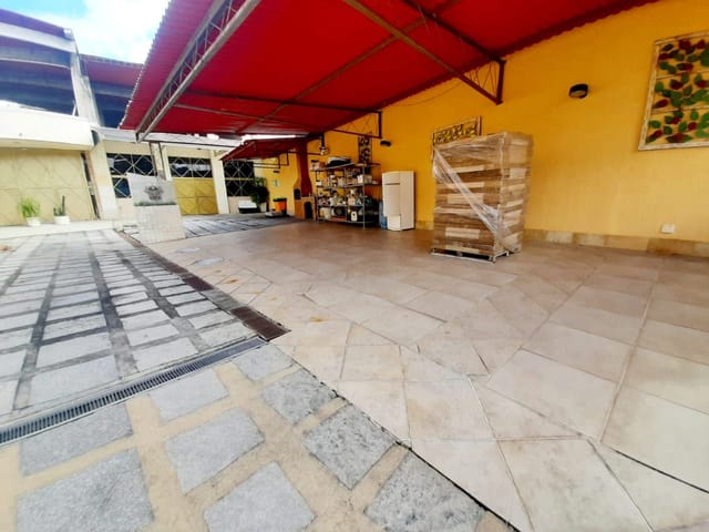 Galpão com 700m², à venda ou para alugar, no bairro Bento Ribeiro em Rio de Janeiro