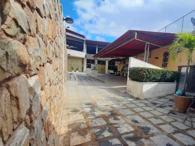 Galpão com 700m², à venda ou para alugar, no bairro Bento Ribeiro em Rio de Janeiro
