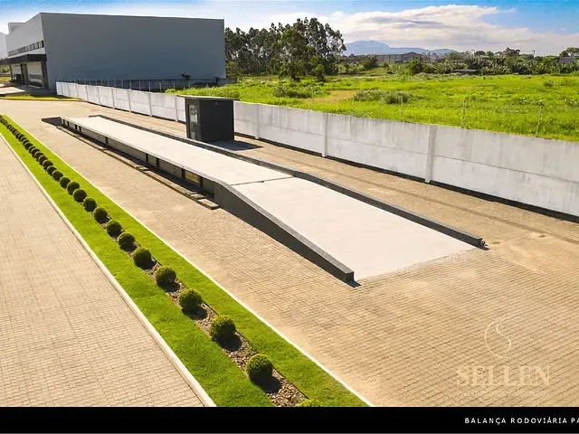 Galpão com 2086m², à venda, no bairro Perequê em Porto Belo