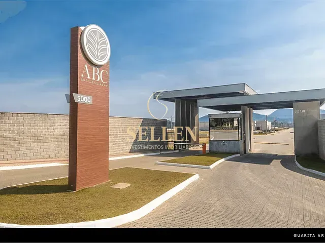 Galpão com 2086m², à venda, no bairro Perequê em Porto Belo