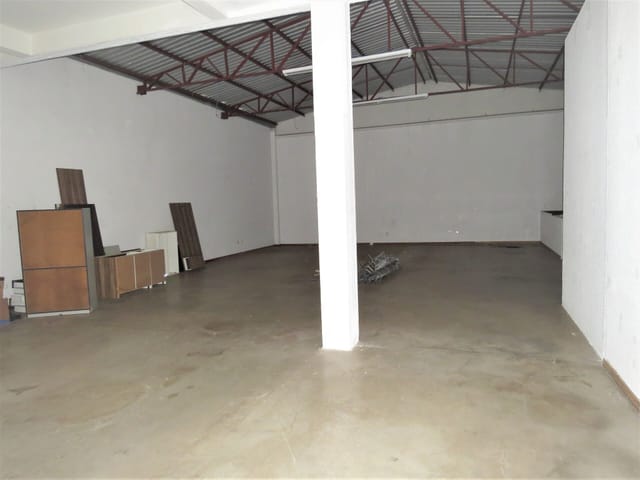 Loja com 647m² 3 quartos e 1 banheiro, à venda, no bairro Alpes em Londrina