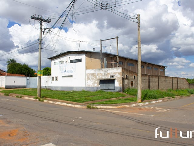 Galpão / Barracão com 3047m², à venda, no bairro Bairro Ilda em Aparecida de Goiânia