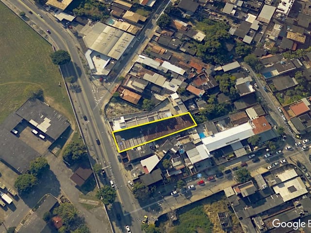 Galpão com 700m², para alugar, no bairro Marechal Hermes em Rio de Janeiro