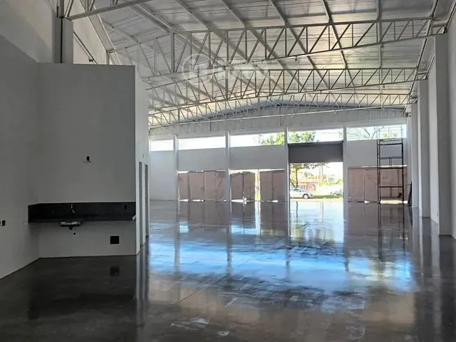 Galpão com 634m², para alugar, no bairro Messiânico em Londrina