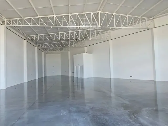 Galpão com 634m², para alugar, no bairro Messiânico em Londrina