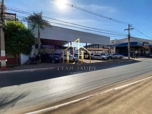 Galpão / Barracão com 900m², para alugar, no bairro Parque Ohara em Cuiabá
