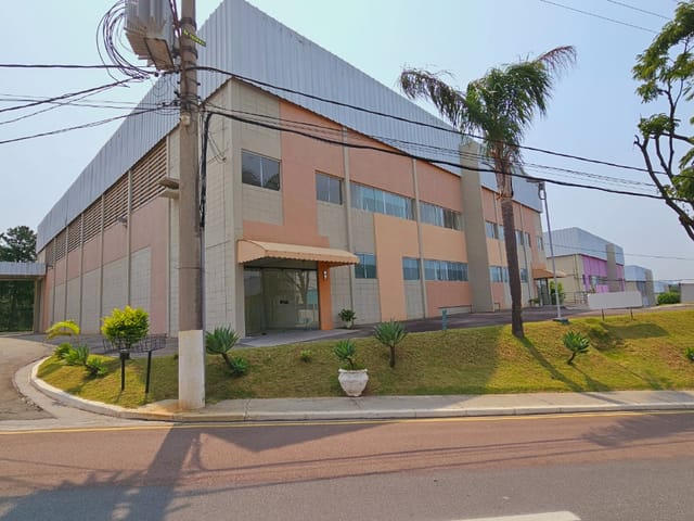 Galpão / Barracão com 835m², para alugar, no bairro Santana de Parnaíba em Santana de Parnaíba