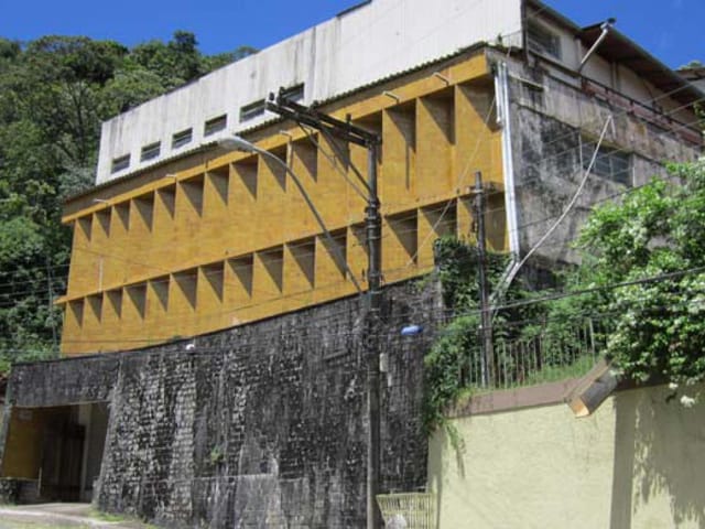 Galpão / Barracão à venda ou para alugar, no bairro Quitandinha em Petrópolis