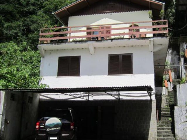 Galpão / Barracão à venda ou para alugar, no bairro Quitandinha em Petrópolis