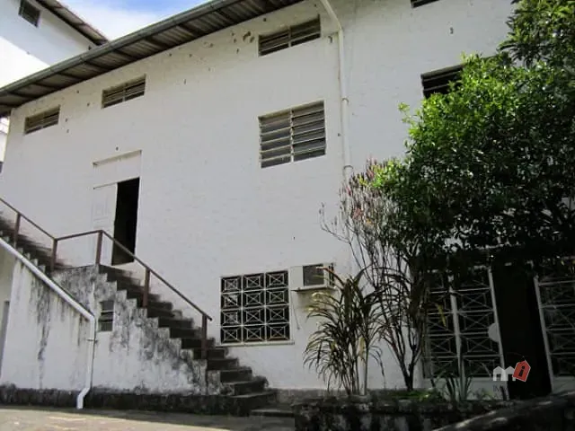 Galpão / Barracão à venda ou para alugar, no bairro Quitandinha em Petrópolis