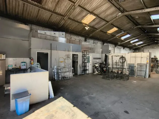 Galpão com 498m², à venda, no bairro Helena em Londrina