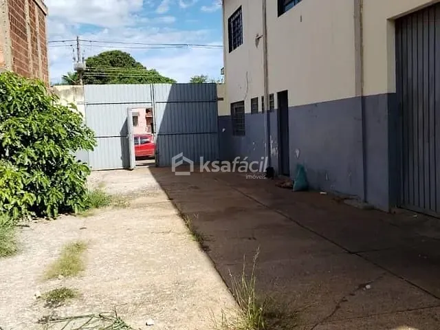 Galpão / Barracão com 1800m², à venda, no bairro Vila Taveirópolis em Campo Grande