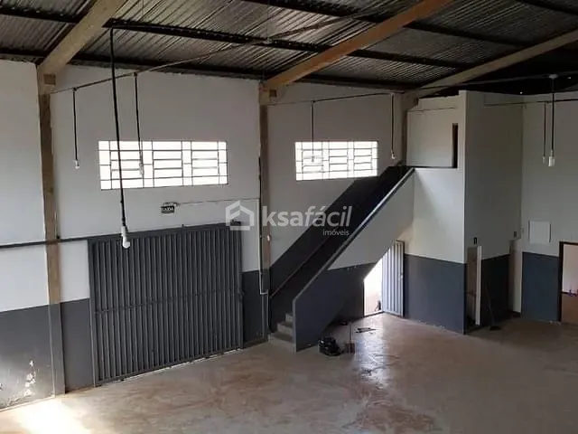 Galpão / Barracão com 1800m², à venda, no bairro Vila Taveirópolis em Campo Grande