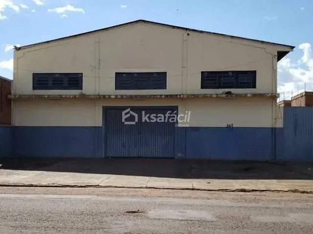 Galpão / Barracão com 1800m², à venda, no bairro Vila Taveirópolis em Campo Grande