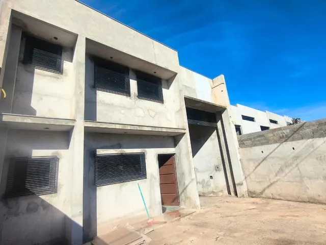 Galpão com 276m², para alugar, no bairro Jardim Padovani em Londrina