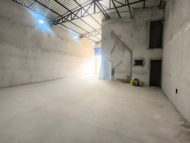Galpão com 276m², para alugar, no bairro Jardim Padovani em Londrina