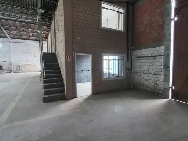 Galpão para alugar, no bairro Centro em Quatro Barras