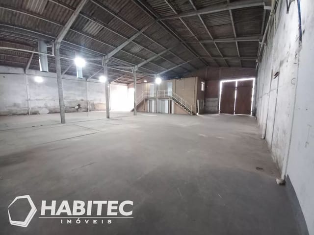 Galpão para alugar, no bairro Centro em Quatro Barras
