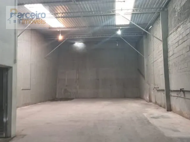 Galpão / Barracão com 300m², para alugar, no bairro Jardim São Sebastião em São Paulo