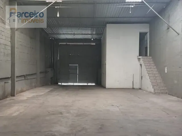 Galpão / Barracão com 300m², para alugar, no bairro Jardim São Sebastião em São Paulo