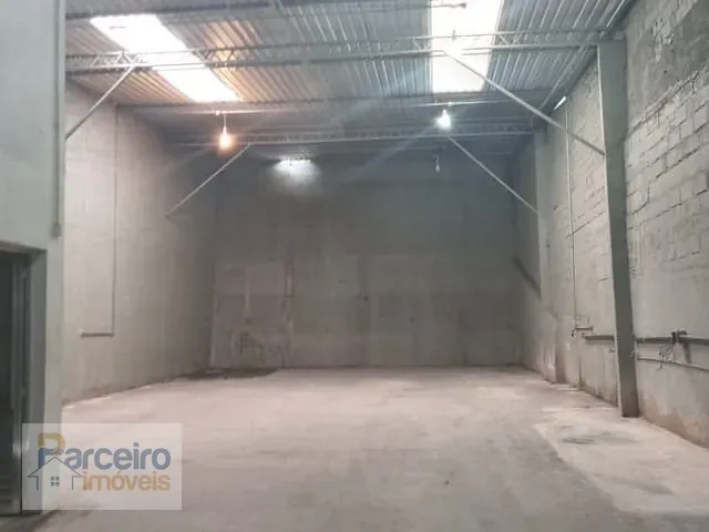 Galpão / Barracão com 300m², para alugar, no bairro Jardim São Sebastião em São Paulo