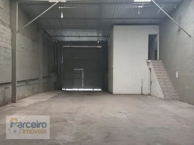Galpão / Barracão com 300m², para alugar, no bairro Jardim São Sebastião em São Paulo