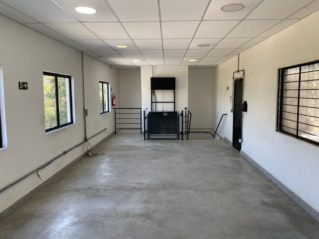 Galpão / Barracão com 750m², para alugar, no bairro Recanto Sombra do Ipê em Santana de Parnaíba