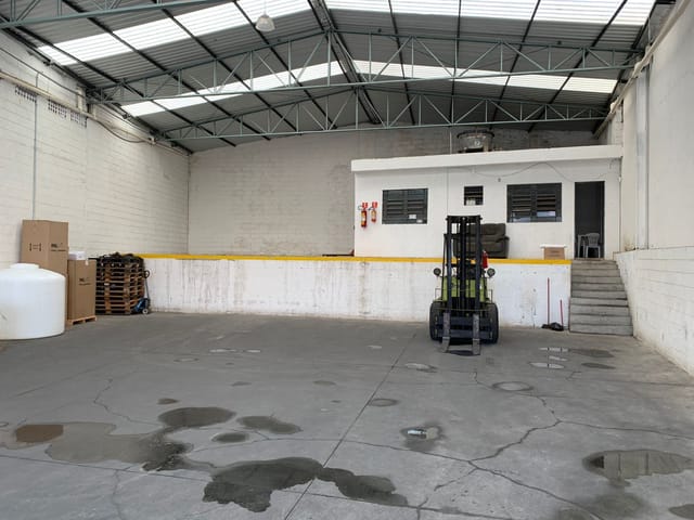Foto do Galpão / Barracão - Excelente Galpão para Locação 2 Vagas, 350M²,  7,5 metros de pe direito, com trifasico - Jardim Presidente Dutra, Guarulhos - SP | Imobiliária Compare
