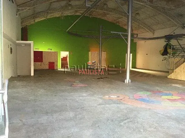 Galpão / Barracão à venda ou para alugar, no bairro Bosque da Saúde em São Paulo