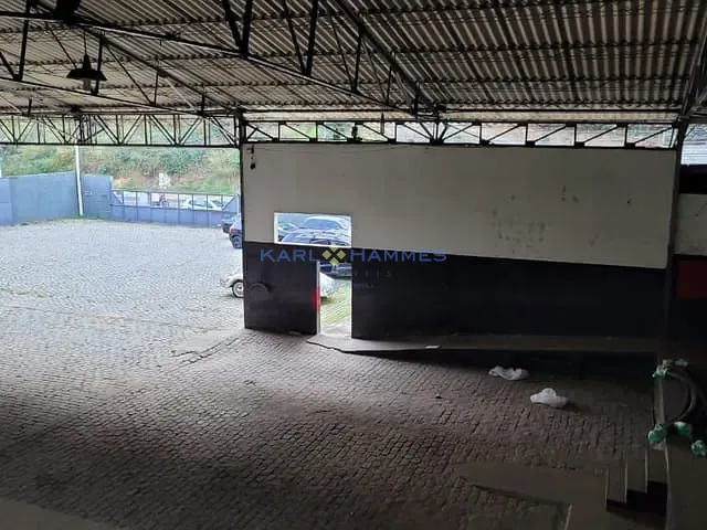 Galpão / Barracão com 2500m², à venda, no bairro Corrêas em Petrópolis