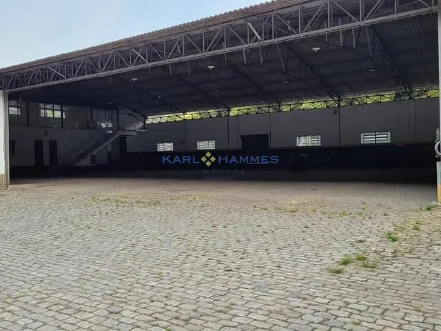 Galpão / Barracão com 2500m², à venda, no bairro Corrêas em Petrópolis