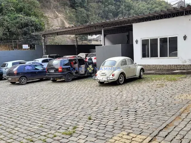 Galpão / Barracão com 2500m², à venda, no bairro Corrêas em Petrópolis