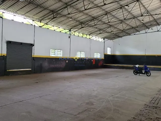 Galpão / Barracão com 2500m², à venda, no bairro Corrêas em Petrópolis