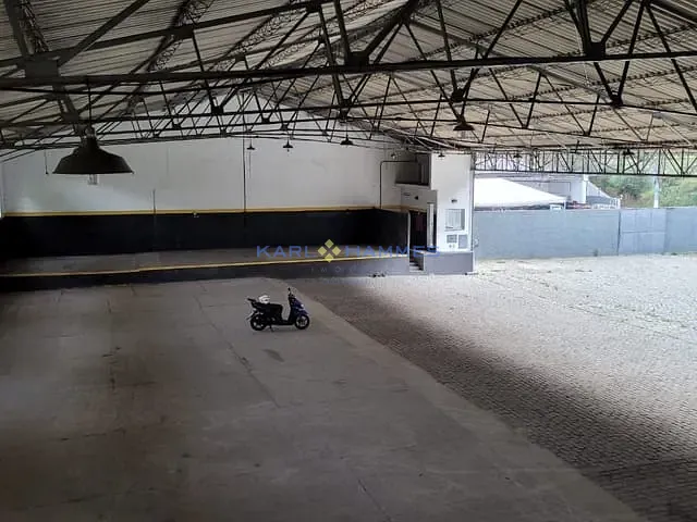 Galpão / Barracão com 2500m², à venda, no bairro Corrêas em Petrópolis