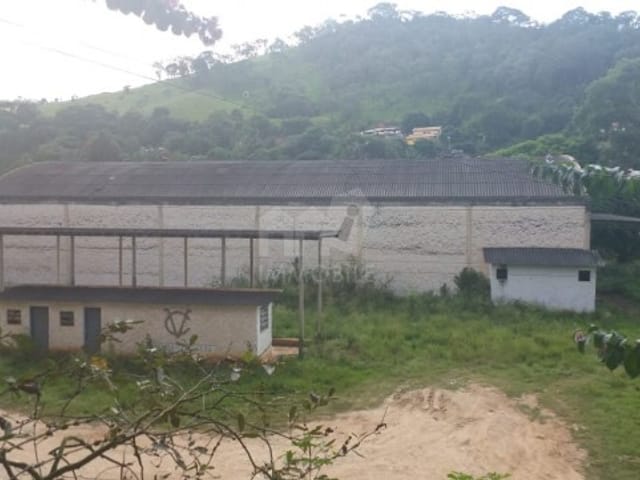 Galpão / Barracão à venda, no bairro Araras em Petrópolis