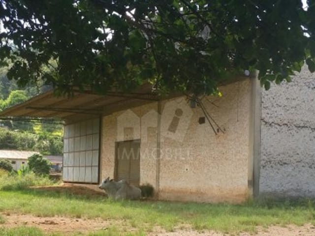 Galpão / Barracão à venda, no bairro Araras em Petrópolis