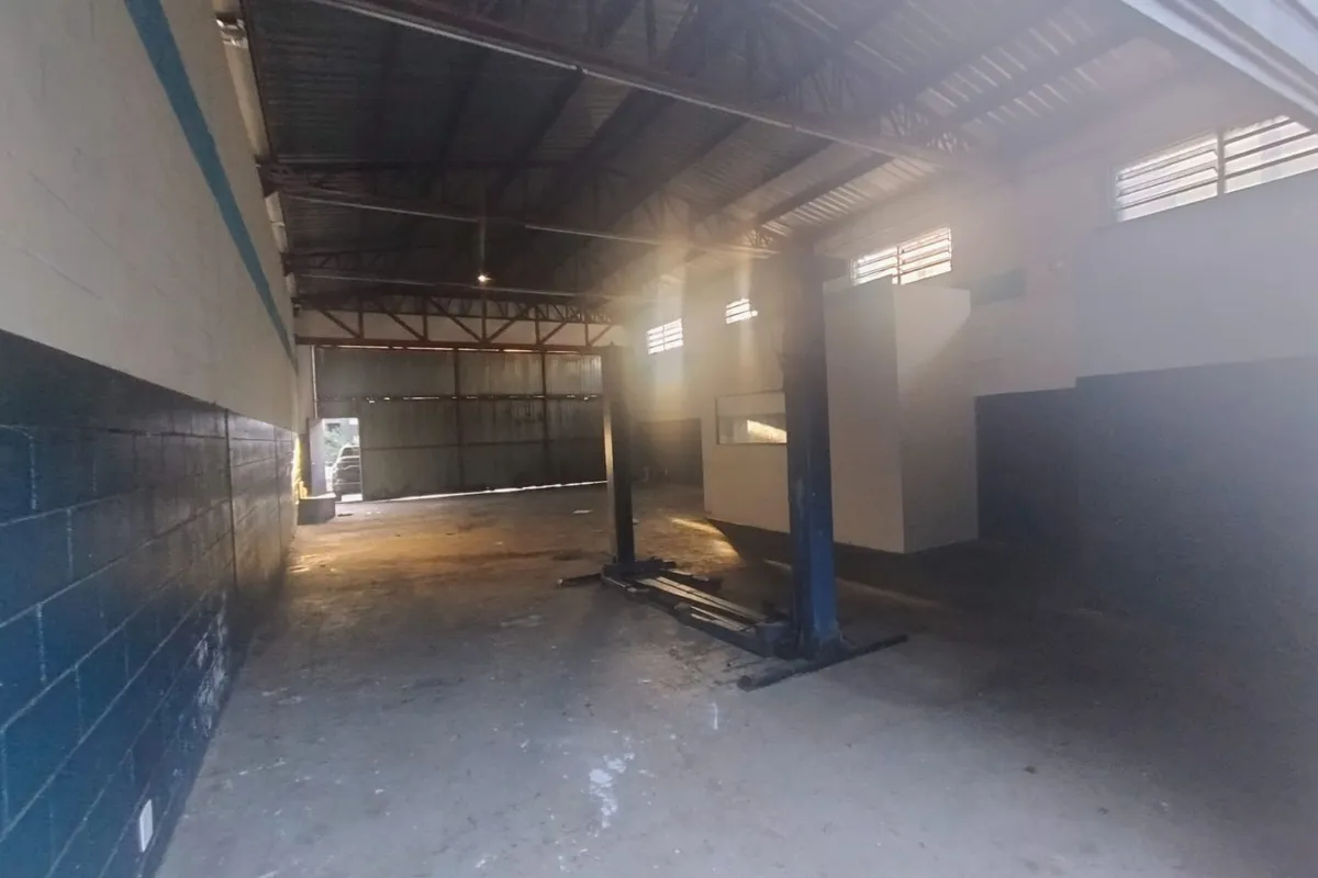 Galpão comercial para venda em Vila Flórida, 250m²