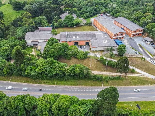 Galpão com 3092m², à venda, no bairro Samambaia em Campo Magro