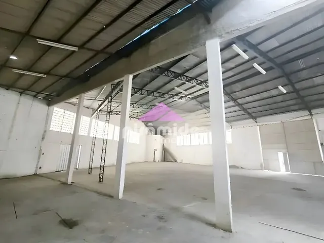 Galpão com 1000m², à venda ou para alugar, no bairro Jardim Satélite em São José Dos Campos