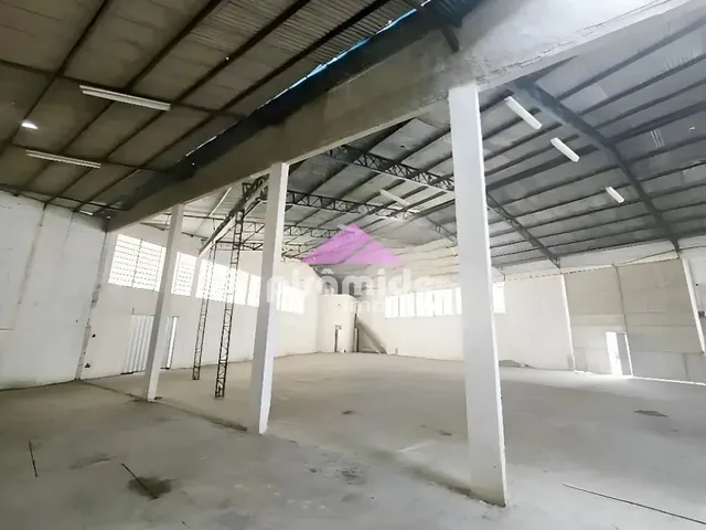 Galpão com 1000m², à venda ou para alugar, no bairro Jardim Satélite em São José Dos Campos