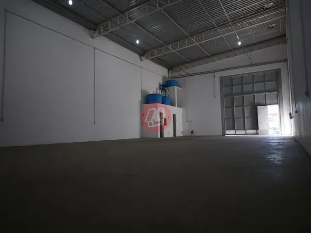 Galpão com 382m², para alugar, no bairro Humaitá em Porto Alegre