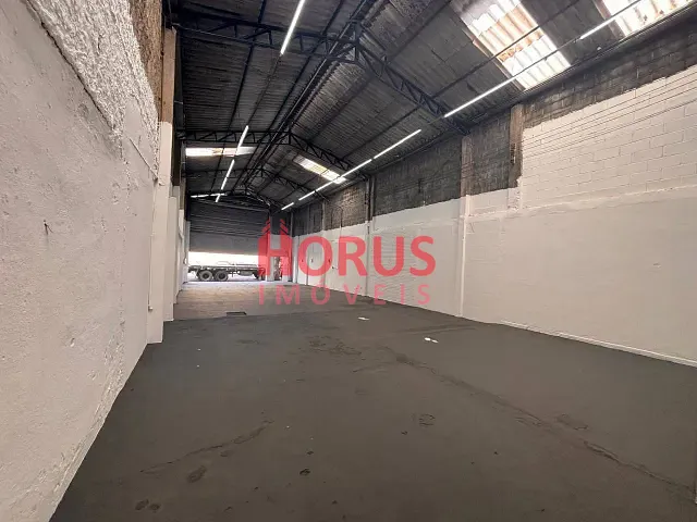 Galpão / Barracão com 220m², para alugar, no bairro Jardim Pereira Leite em São Paulo